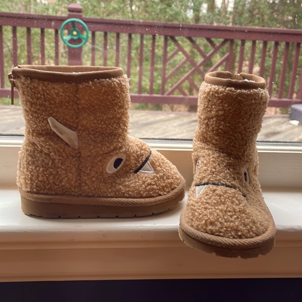 Warm boots baby GAP size 7